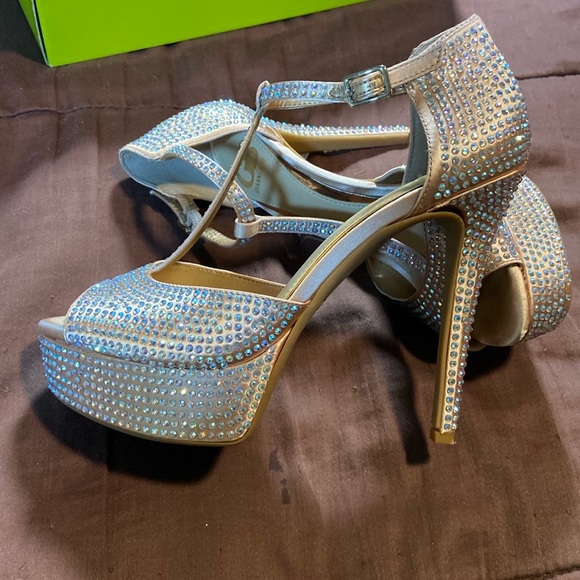 Platform Peep-Toe Sparkly Heels.  Gianni Bini Brand. EUC - Picture 6 of 16